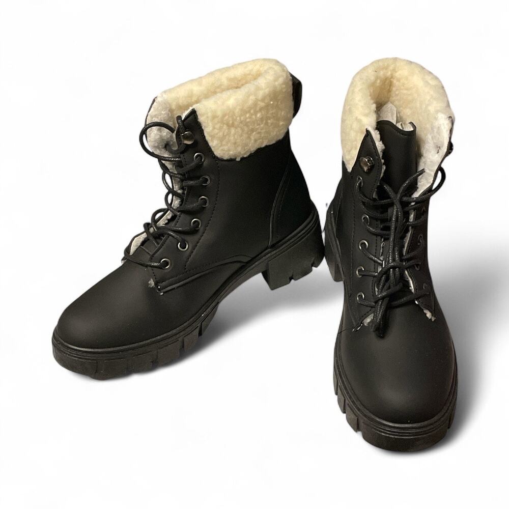 Streetwear Society Lug Sole Sherpa Lined Black Ankle Boots size 8